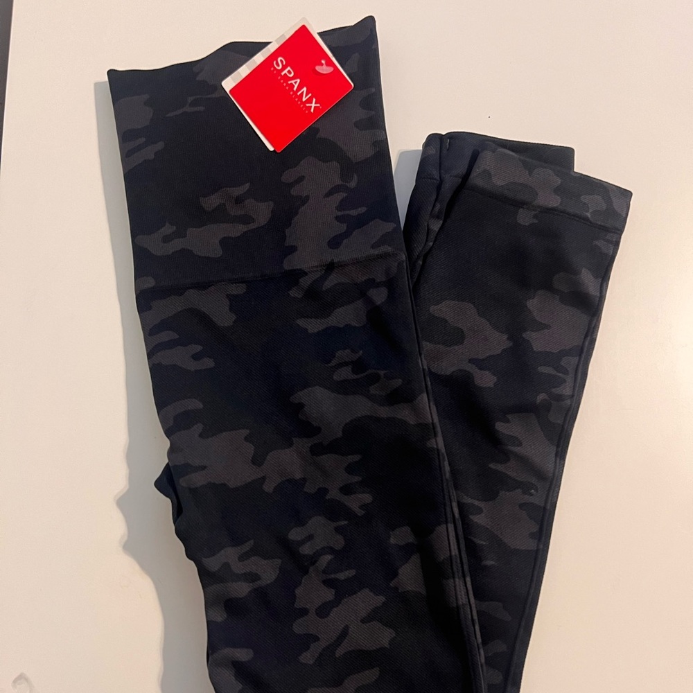 NEW*Spanx Camo Seamless Shaping Legging NWT